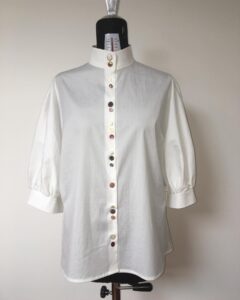 camiciona con manica a sbuffo